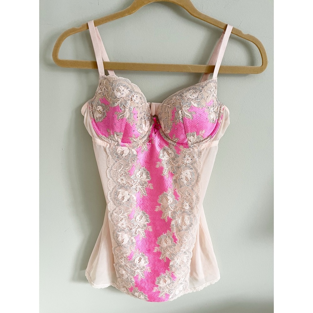 Victoria’s Secret crystal lace form fitting camisole/top with built in bra 36C - Picture 1 of 11